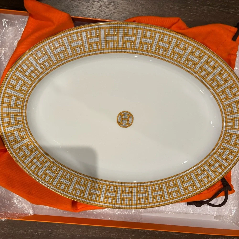 Elegant White Porcelain Serving Platter - Picture 2 of 5